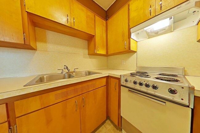 Building Photo - 2 Bedroom Apartment ~ Close to Campus ~ Ca...
