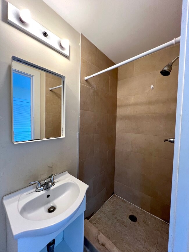 Private Bathroom - 1704 Cecil B Moore Ave