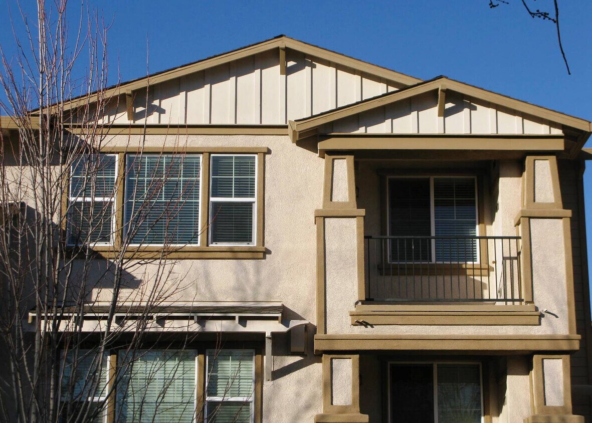 Foto principal - 12400 Fair Oaks Blvd