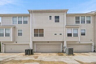 Building Photo - 2913 Crawford St