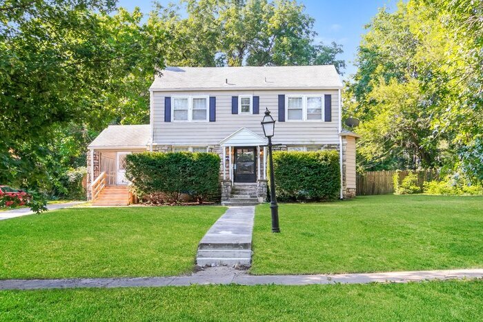 Foto principal - 1163 E 77th Terrace