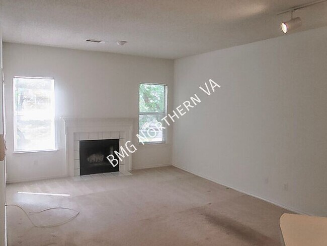 Foto del edificio - 4413 Fair Stone Dr