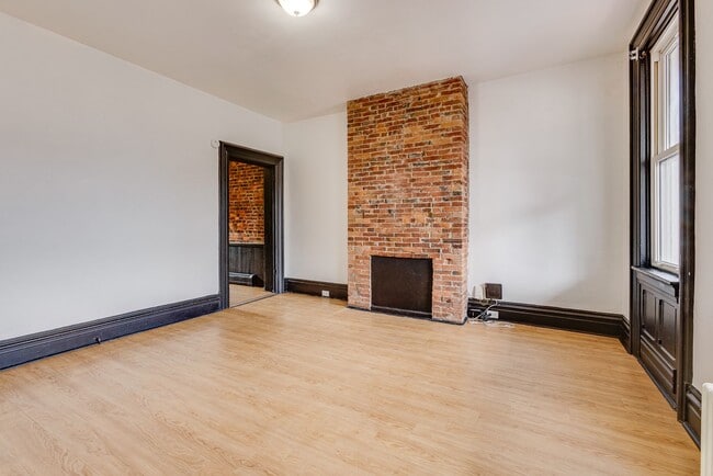 Foto del edificio - AVAILABLE AUGUST  2026 - Incredible, Updated 4 Bedroom Home w/ Tons of Character!