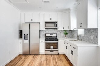 Building Photo - 726 Hampton Rd