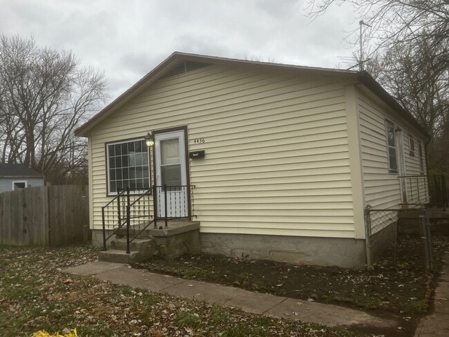 Building Photo - Charming 3BR Home with Beautiful Wood Floors