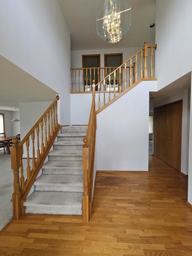 Building Photo - Spaceous 4 bedroom 2.5 bath 1951 sq ft hou...