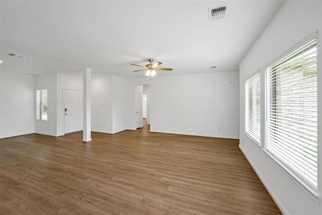 Building Photo - 13315 Campos Dr