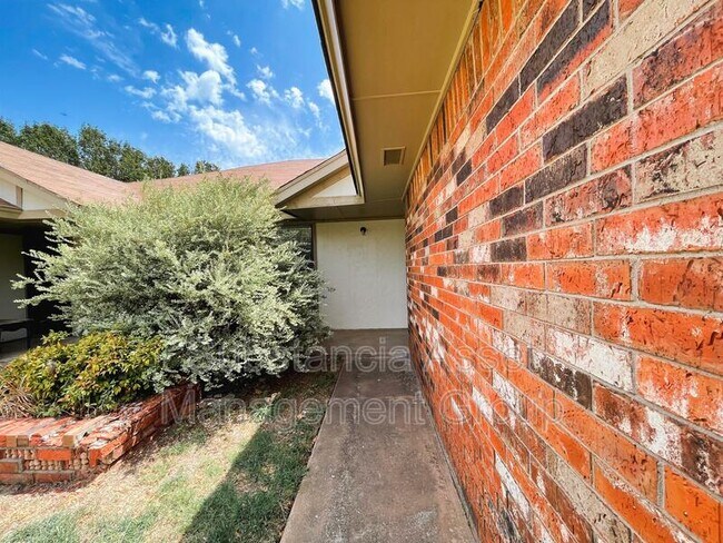 Foto del edificio - 1318 Pennington Ave