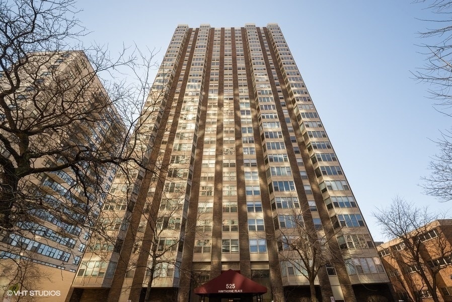Primary Photo - 525 W Hawthorne Pl