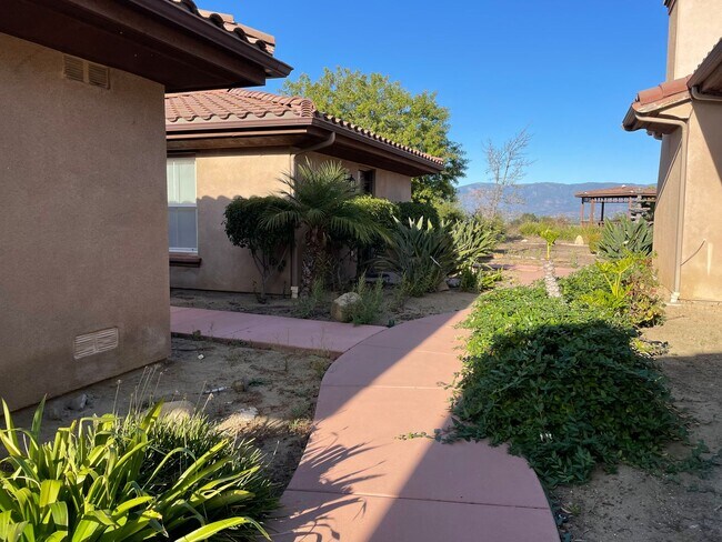Building Photo - 27157 Tumbleweed Trail A &amp; B