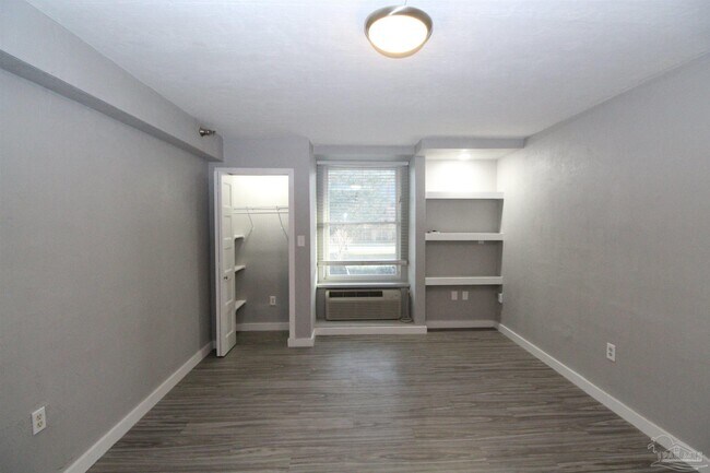 Building Photo - 224 E Garden St