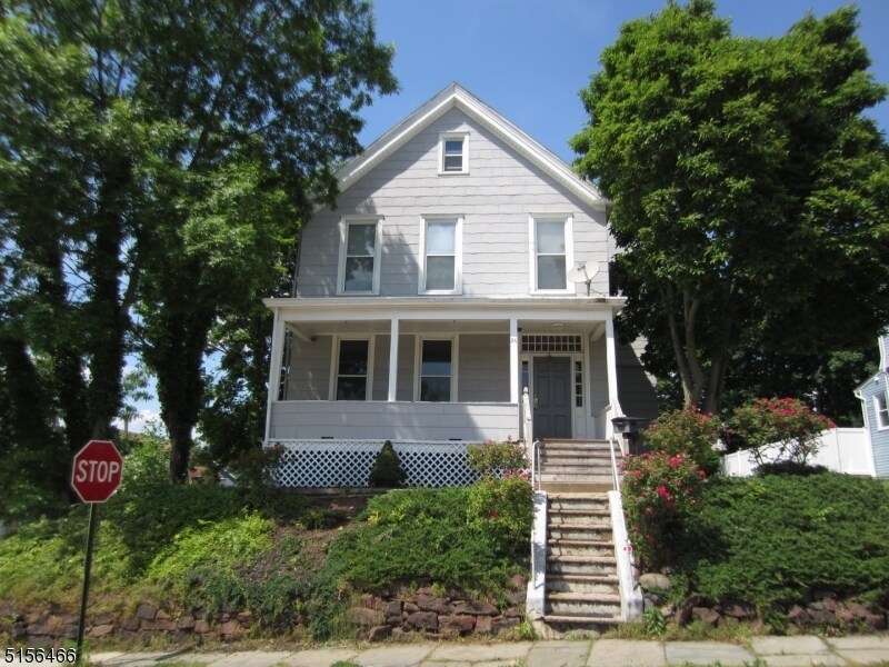 36 ster St, Ridgefield Park, NJ 07660 Room for Rent in Ridgefield