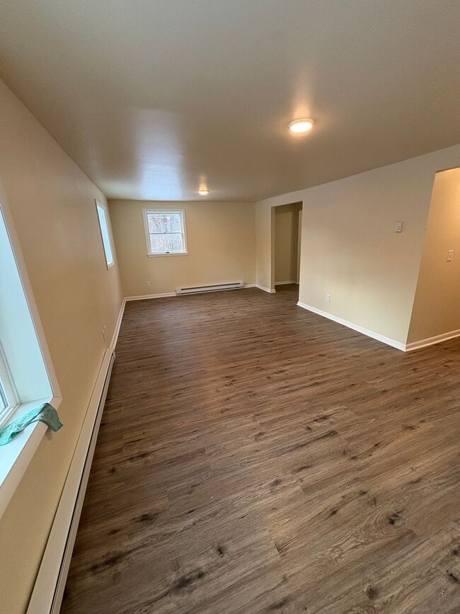 Building Photo - Large 3 bedroom house in Candensis!