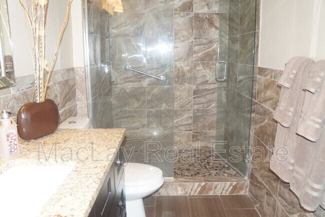 Building Photo - 16013 S Desert Foothills Pkwy