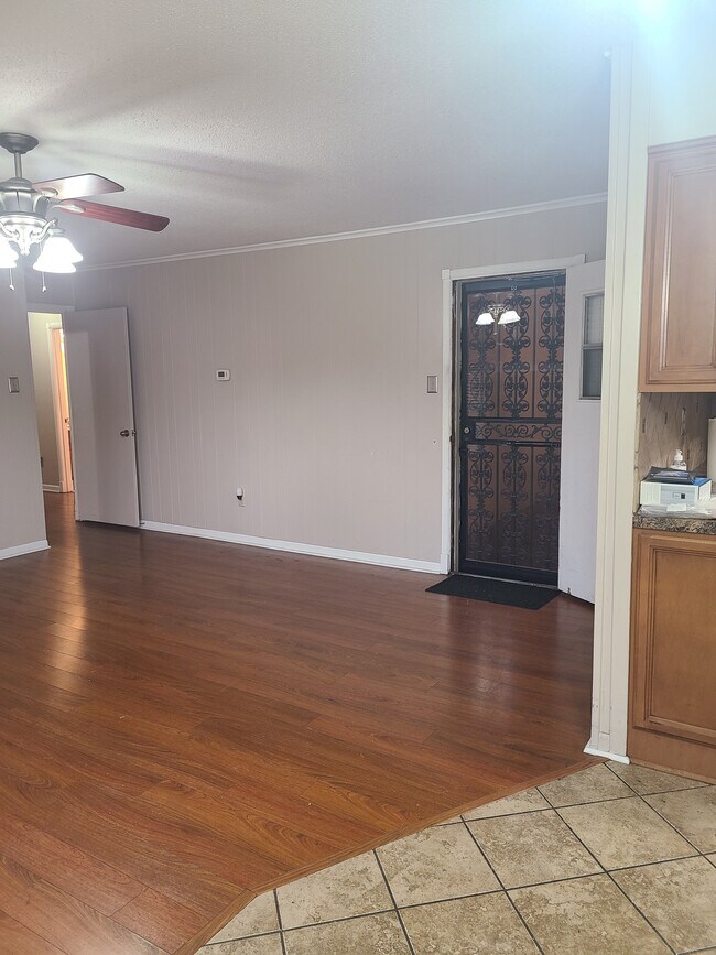 Foto del edificio - 3137 Mackham Ave