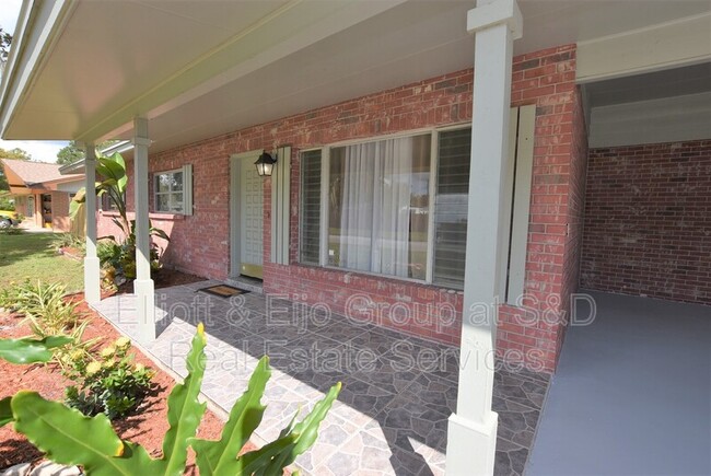 Building Photo - 5801 Poinciana Ave