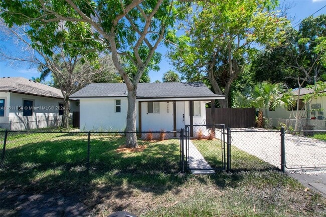 Building Photo - 2888 SW 17th St