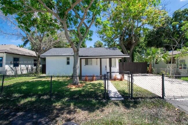 Foto del edificio - 2888 SW 17th St