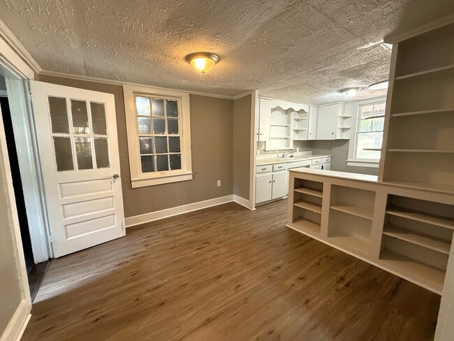 Building Photo - 804 Blue Ridge Dr