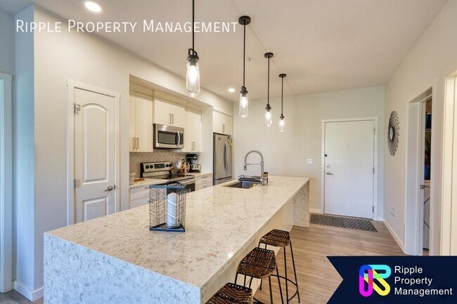 Photo du bâtiment - FANTASTIC 2 BEDS/ 2 BATH CONDO