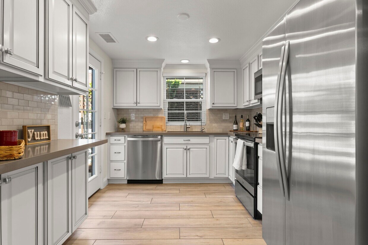 You'll love the updated kitchen and baths in this townhome! - 8756 E Via De La Luna