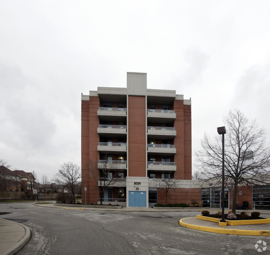 Building Photo - Oaklands