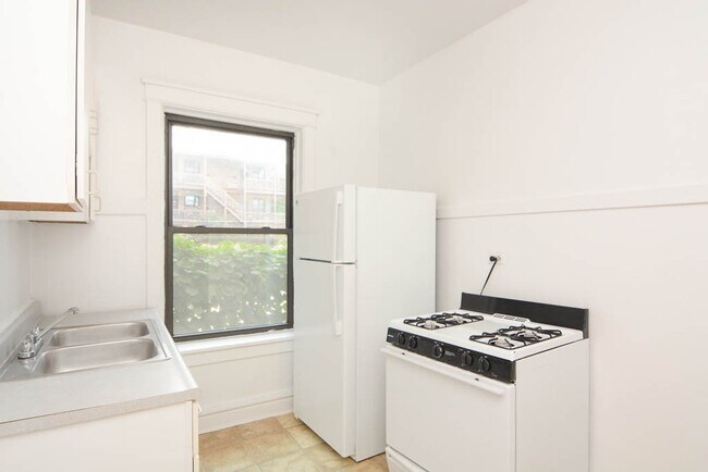 Foto del edificio - 2518 N Kedzie Blvd