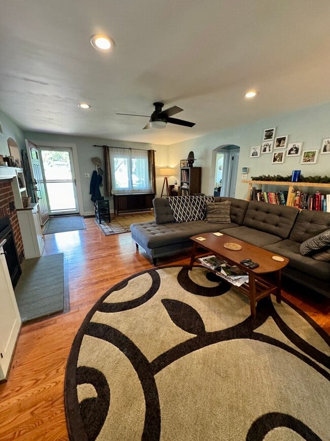 Building Photo - Single Family Home for Rent