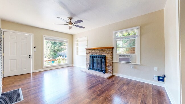 Foto del edificio - Charming 2 Bedroom 1 Bathroom Single Famil...