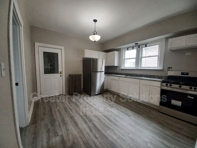 Building Photo - 1719 Sheridan Ave