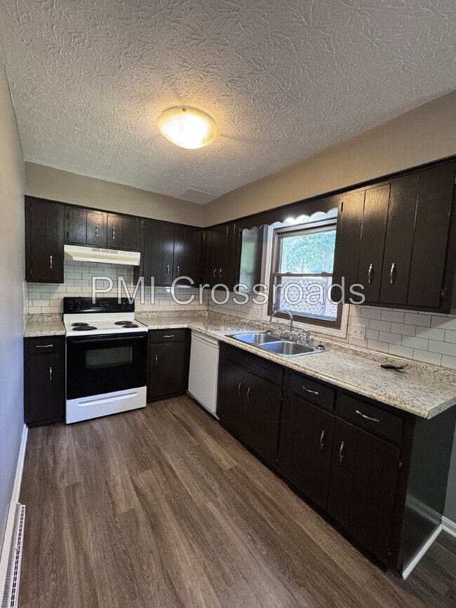 Building Photo - 7483 Peachmont Ave NW