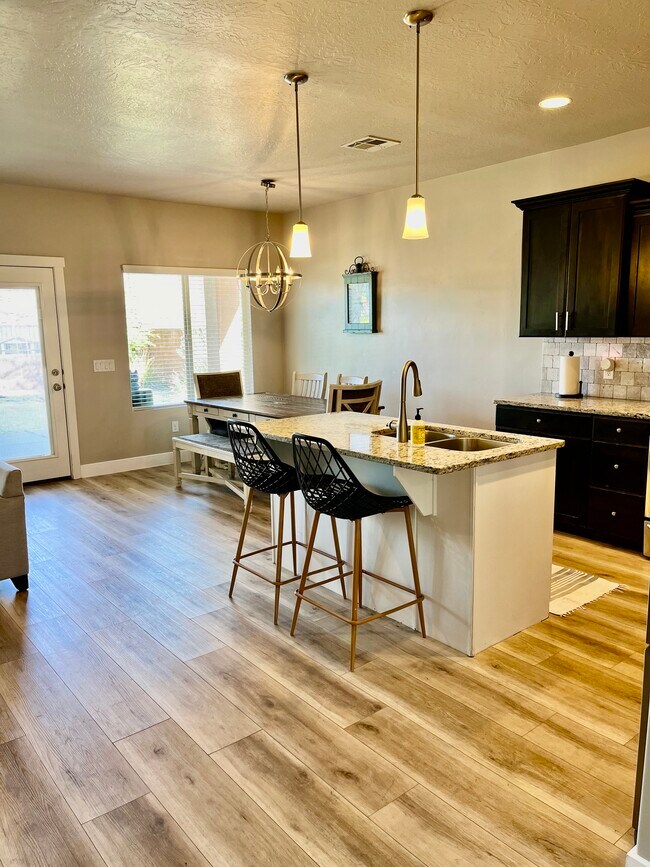 Foto del edificio - 404 Sage Crest Dr