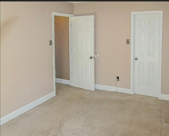 2nd bedroom - 5004 N Convent Ln