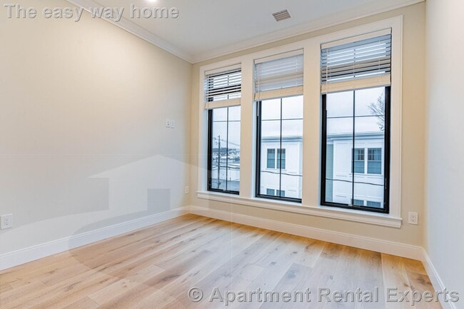 Photo - 157 Everett St Apartment