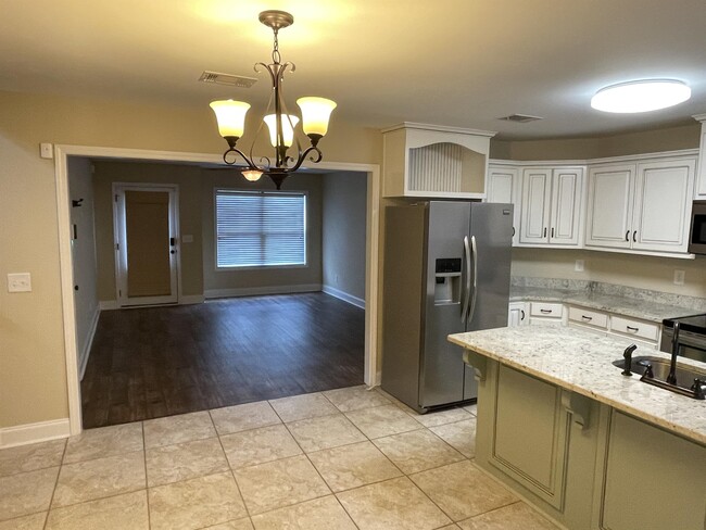 Building Photo - 26 Hickory Heights Dr