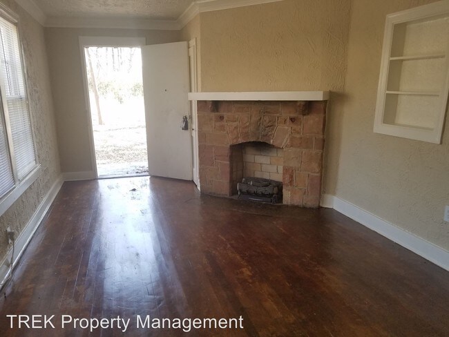 Building Photo - 2679 Woodlawn Ter