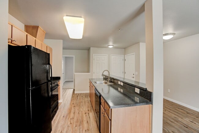 Building Photo - Legacy Oaks Apartments