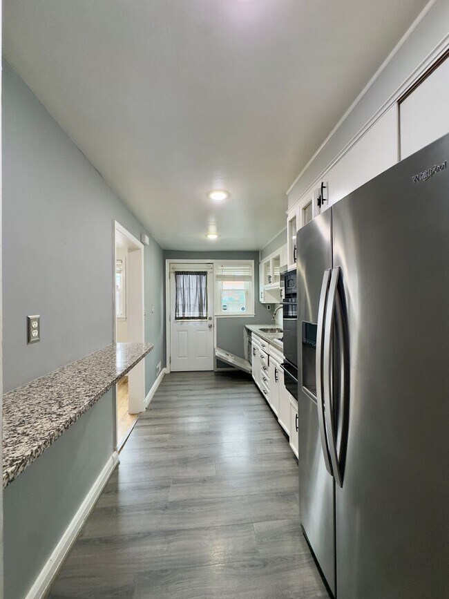 Building Photo - Charming 3Bed/1.5 Bath in West Emondale Ne...
