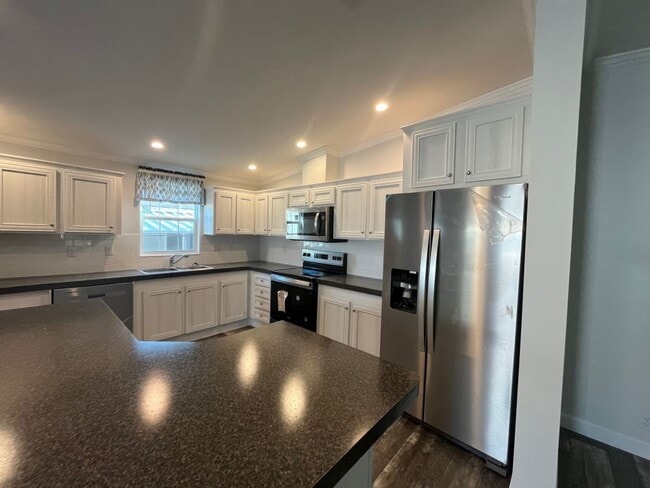 Building Photo - 10 Eland Dr