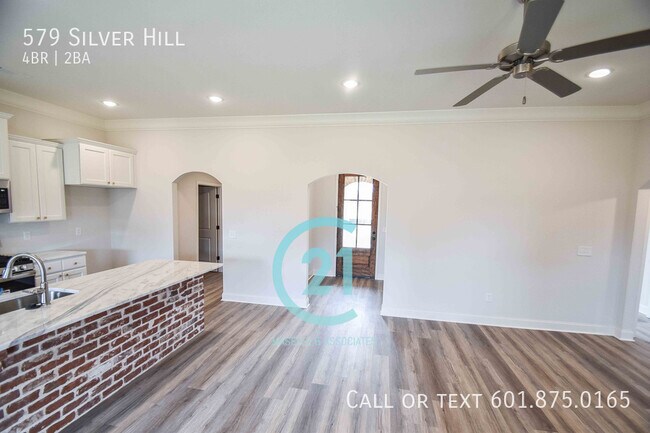 Foto del edificio - 579 Silver Hill