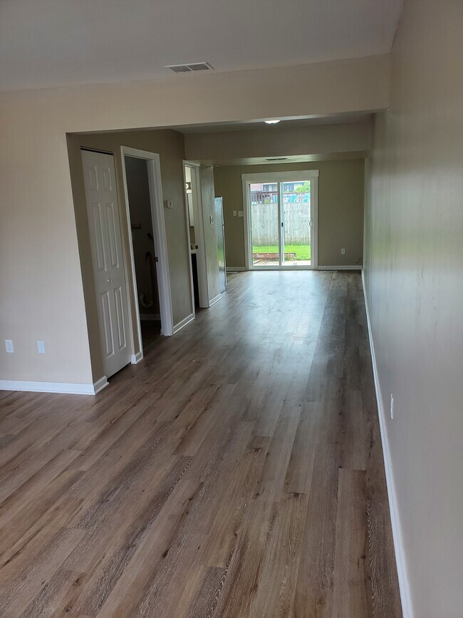 Foto del edificio - 5823 Creekview Ct W