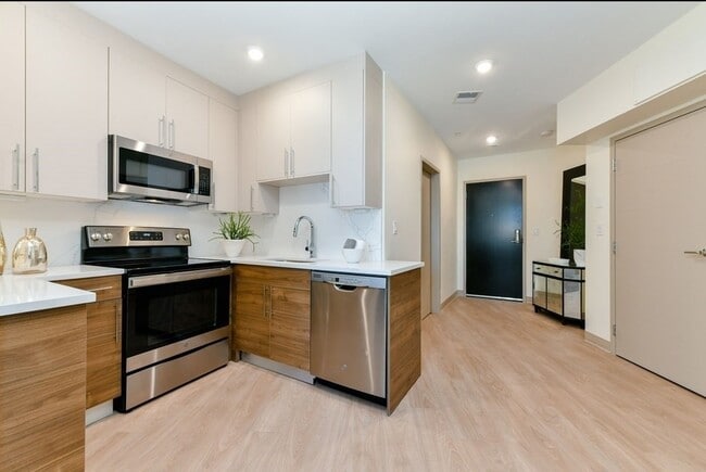 Building Photo - 400 Dorchester St