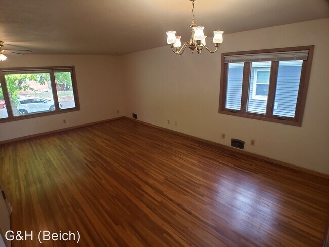 Building Photo - 3 br, 2 bath House - 703 E. Academy Street
