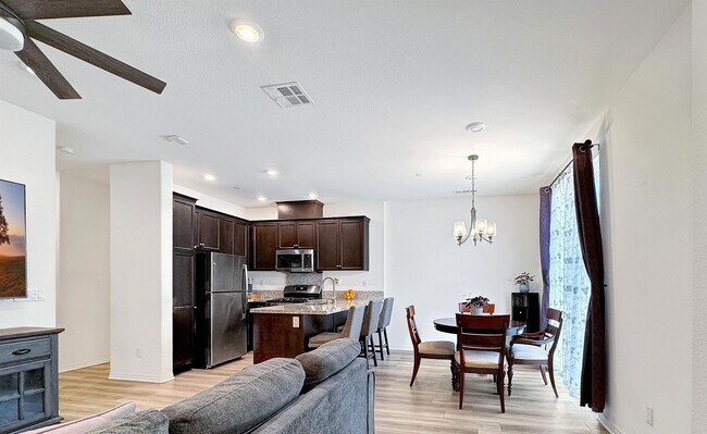 Foto del edificio - 24140 Tuscany Ave