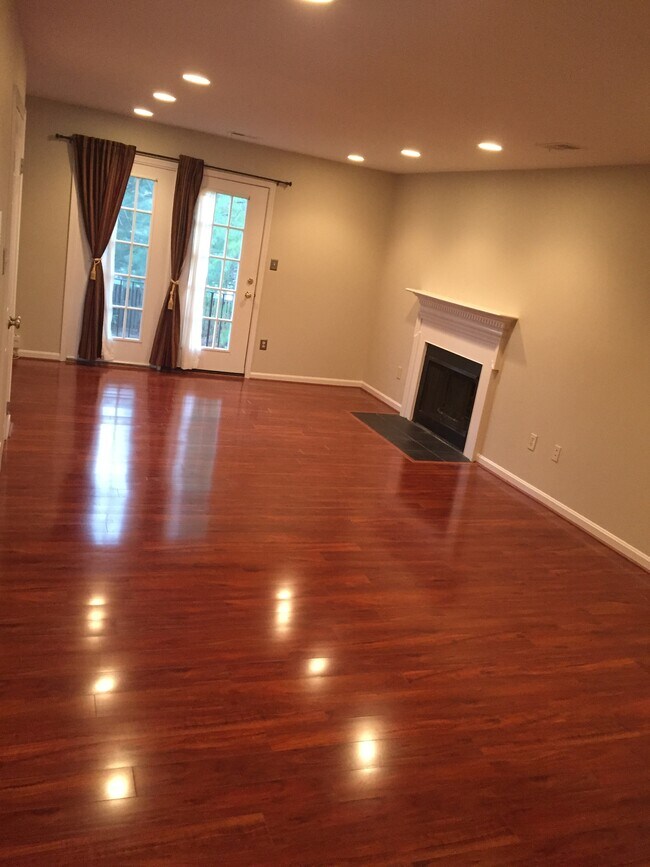 Building Photo - 227 Katie Ct