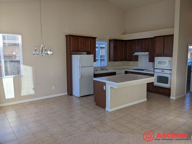 Foto del edificio - 4 BEDROOM 2 BATH HOUSE IN SOUTHWEST CUL-DE-SAC