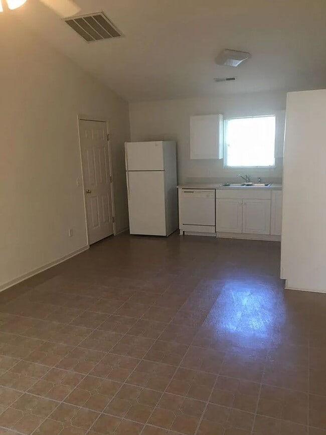 Photo - COMING SOON - 1 Bedroom House with Garage on Masonboro Loop