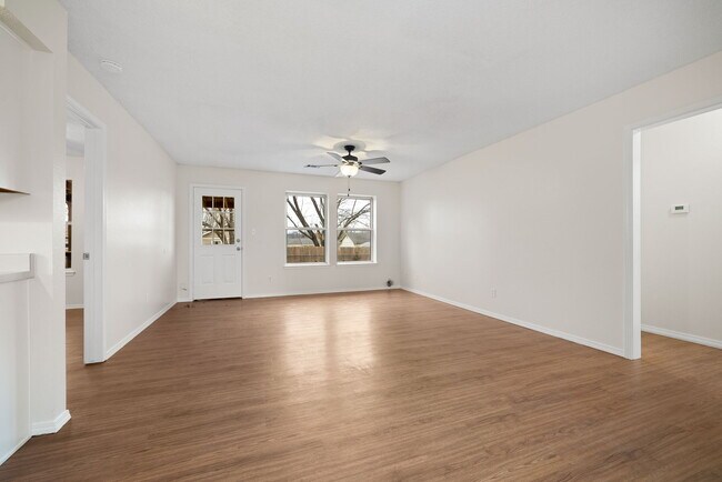 Foto del edificio - 100 Grand Brook Dr