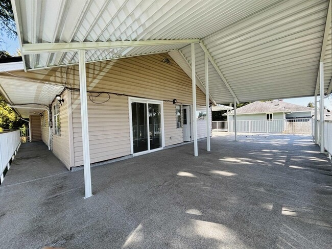 Building Photo - 9716-9156 156 St