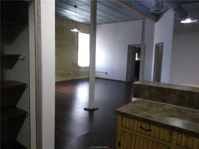 Building Photo - 211 W Washington Ave